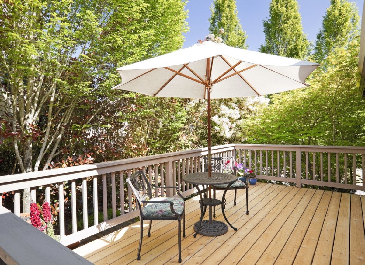 The Dos and Don’ts of Cleaning Patio Furniture