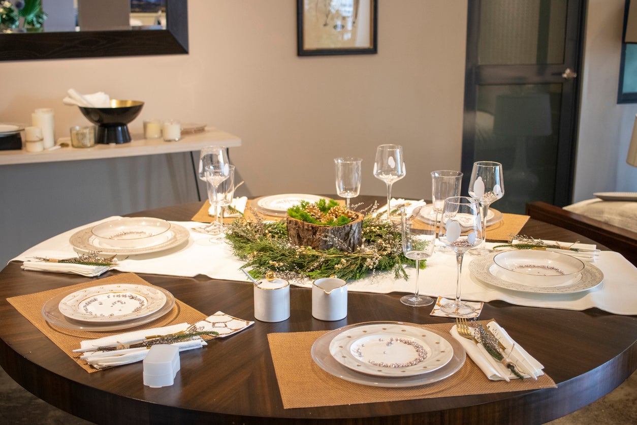 13 Tips for Fitting Everyone Around the Thanksgiving Table