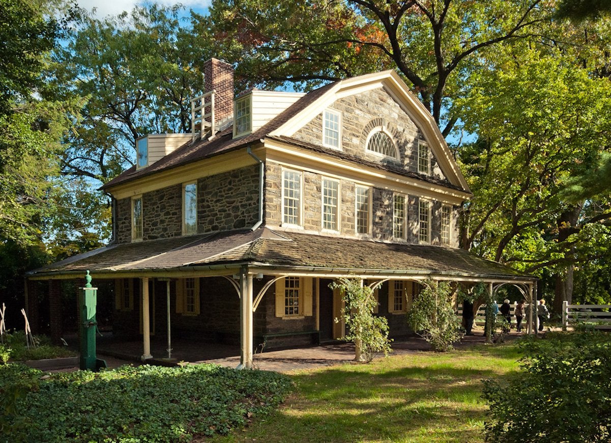 See How 20 Historic Homes Decorate for the Holidays