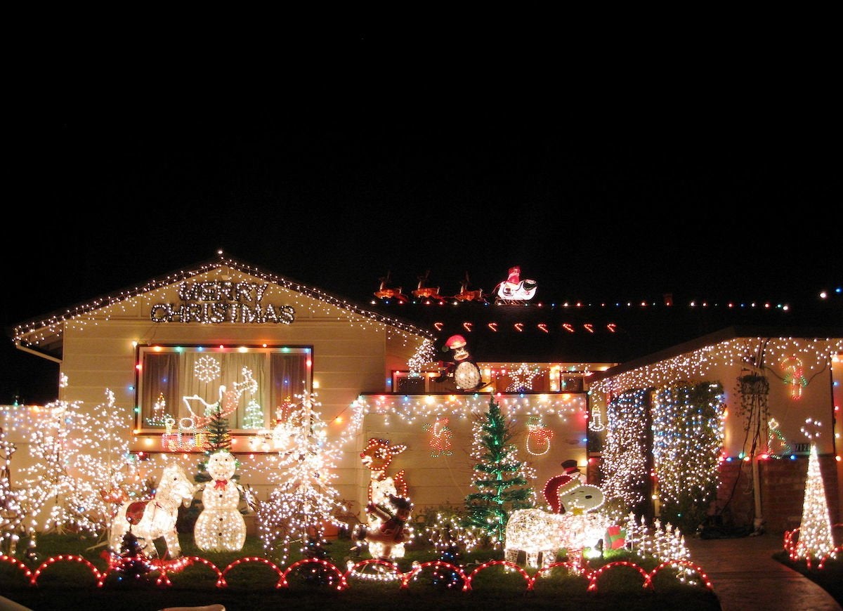 15 Times Outdoor X-Mas Decorations Went Too Far