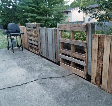 Recycled Fences: 8 Clever Ways to Put Salvage to Good Use