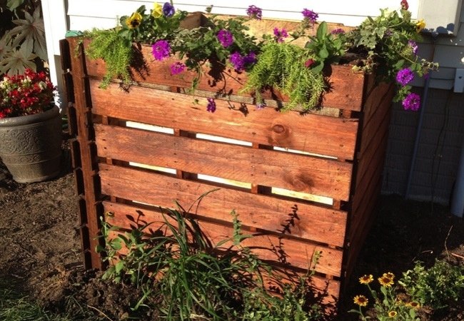 DIY Compost Bin - Shipping Pallets