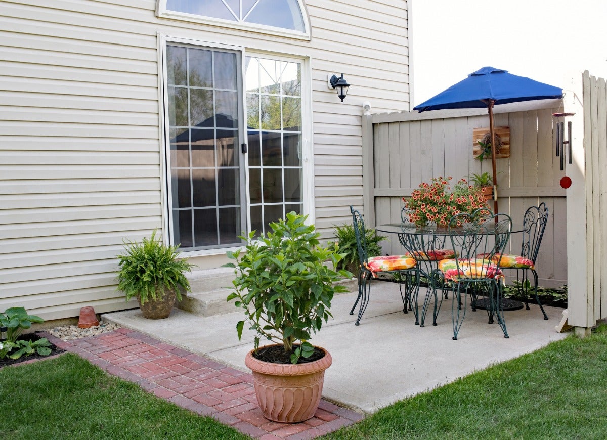 10 Ways to Dress Up a Drab Concrete Patio