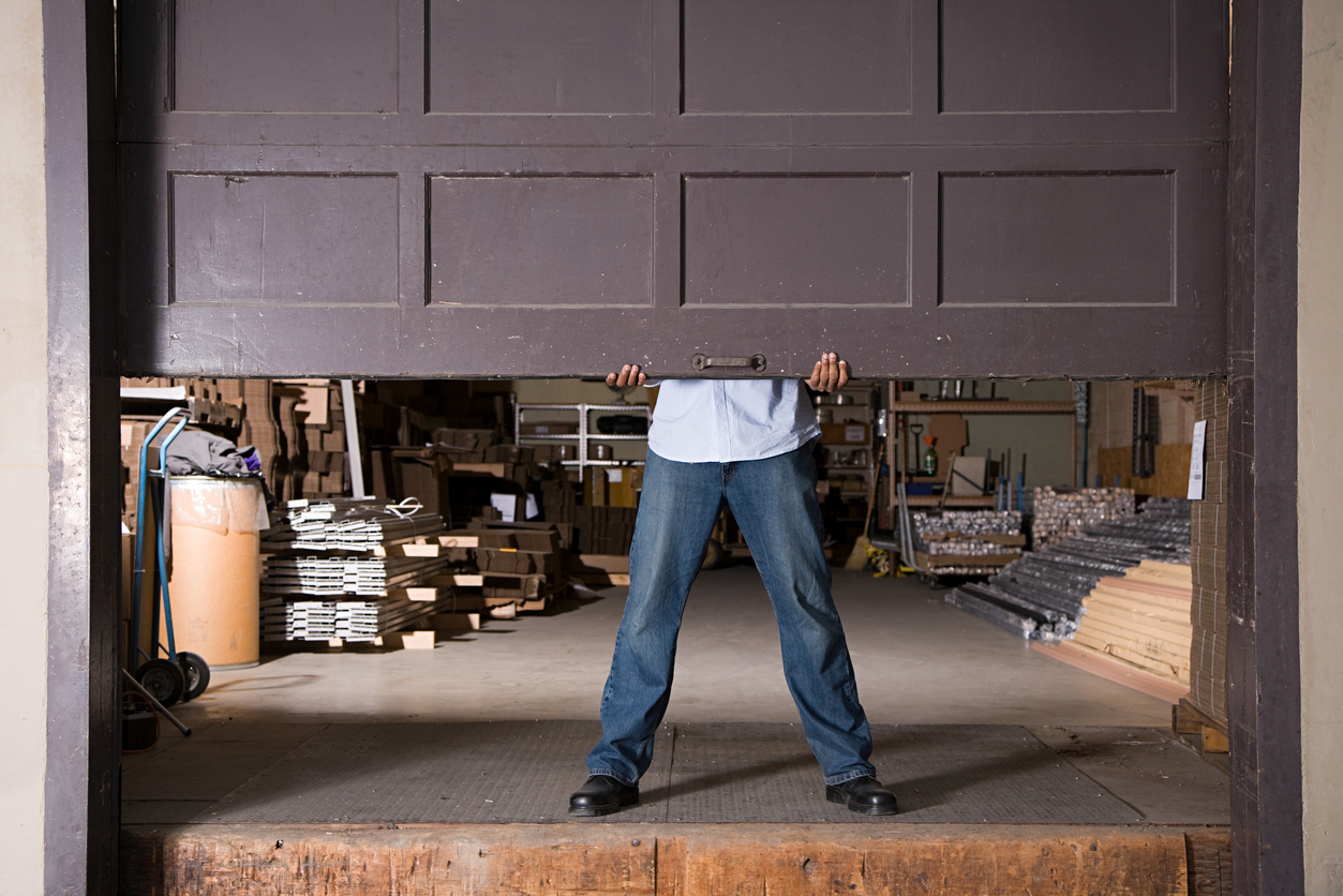 how to open a garage door without power