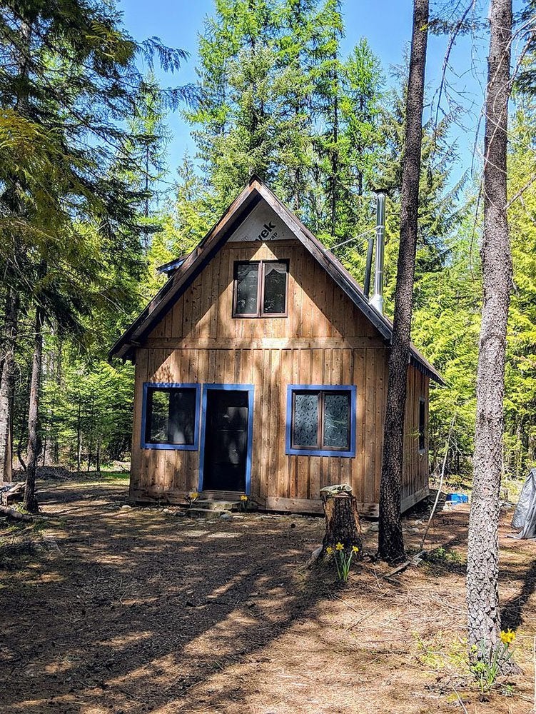 15 Off-the-Grid Homes for Sale Right Now