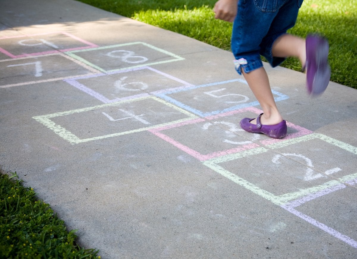 Entertain the Whole Family at Home with 10 DIY Lawn Games