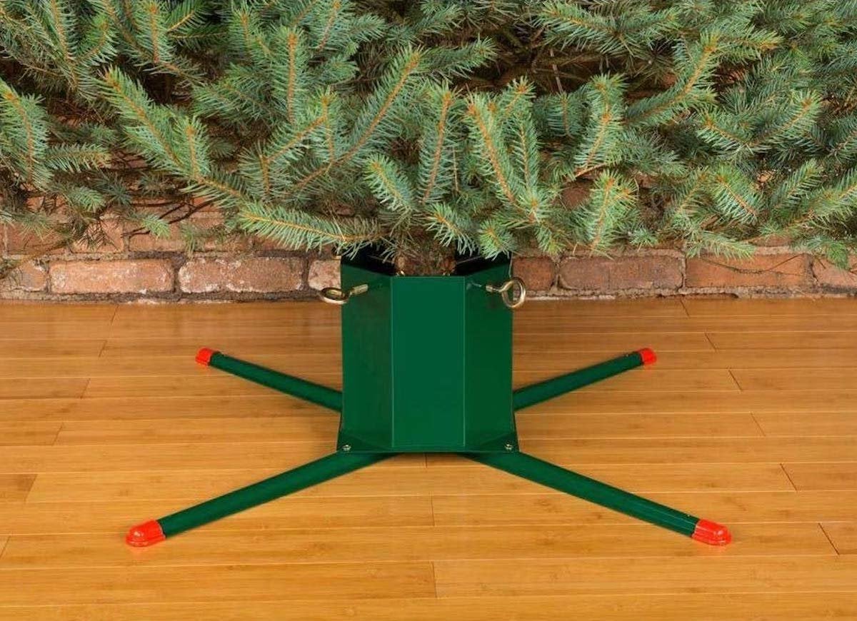 How to Make Your Christmas Tree Last All Season