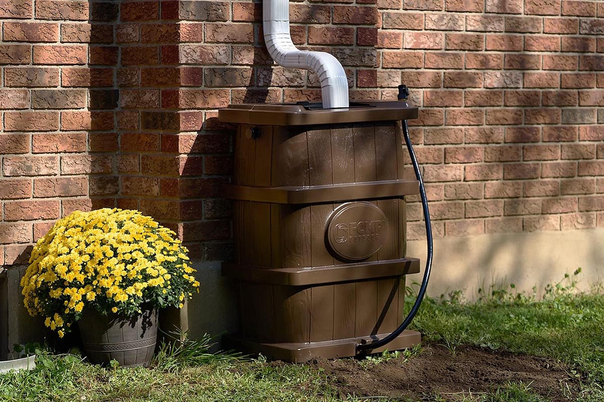 Rain Barrels Option FCMP Outdoor Wood Grain 45-Gallon Rain Barrel