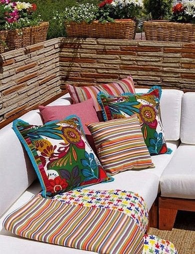 12 Ways to Wake Up Your Tired Outdoor Furniture