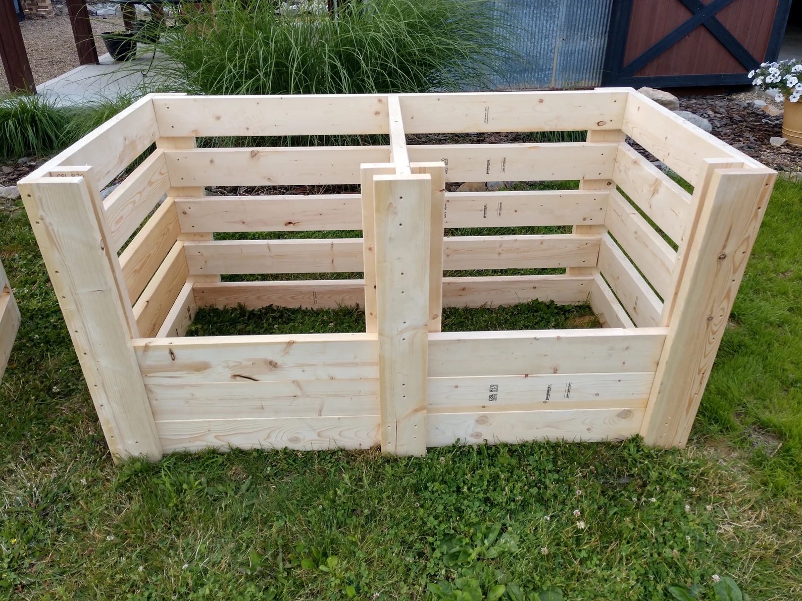 Etsy organic gardening tips DIY compost bin using wood pallets