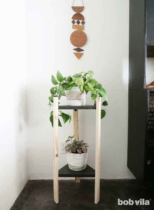 Easy Plans for a DIY Plant Stand