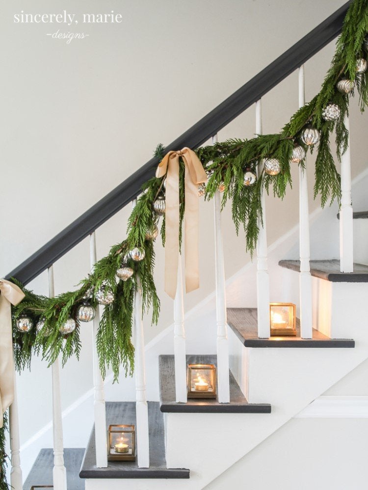 15 Ways to Decorate the Staircase This Holiday Season