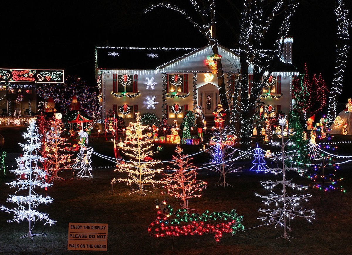 15 Times Outdoor X-Mas Decorations Went Too Far