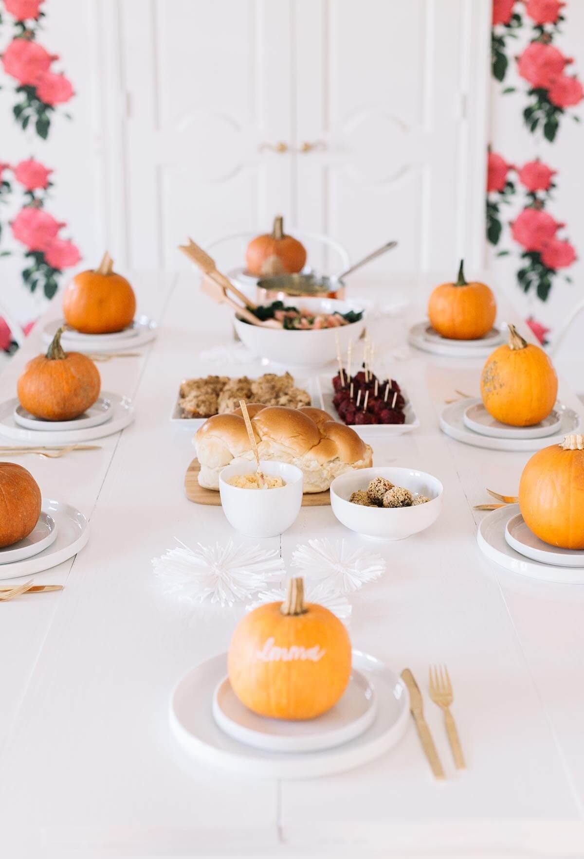 35 Fresh and Festive Ways to Dress Up Your Thanksgiving Table