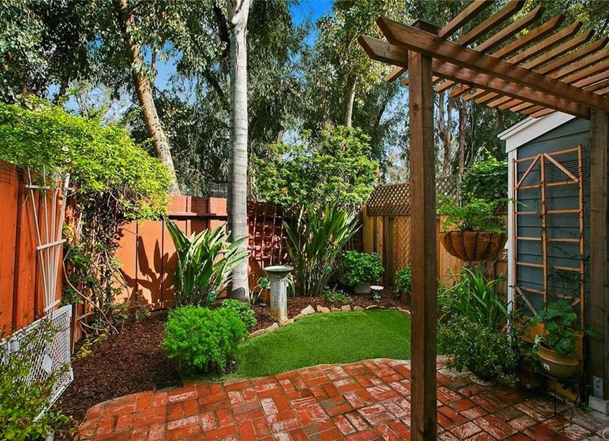 20 Tiny Backyards We Love