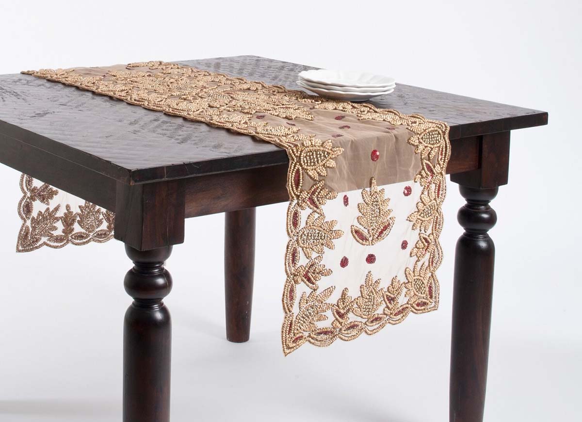 The Best Table Runner Option Rosdorf Park Adwin Hand Beaded Table Runner (Chemin de table perlé à la main)