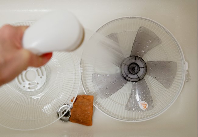 How to Clean a Fan