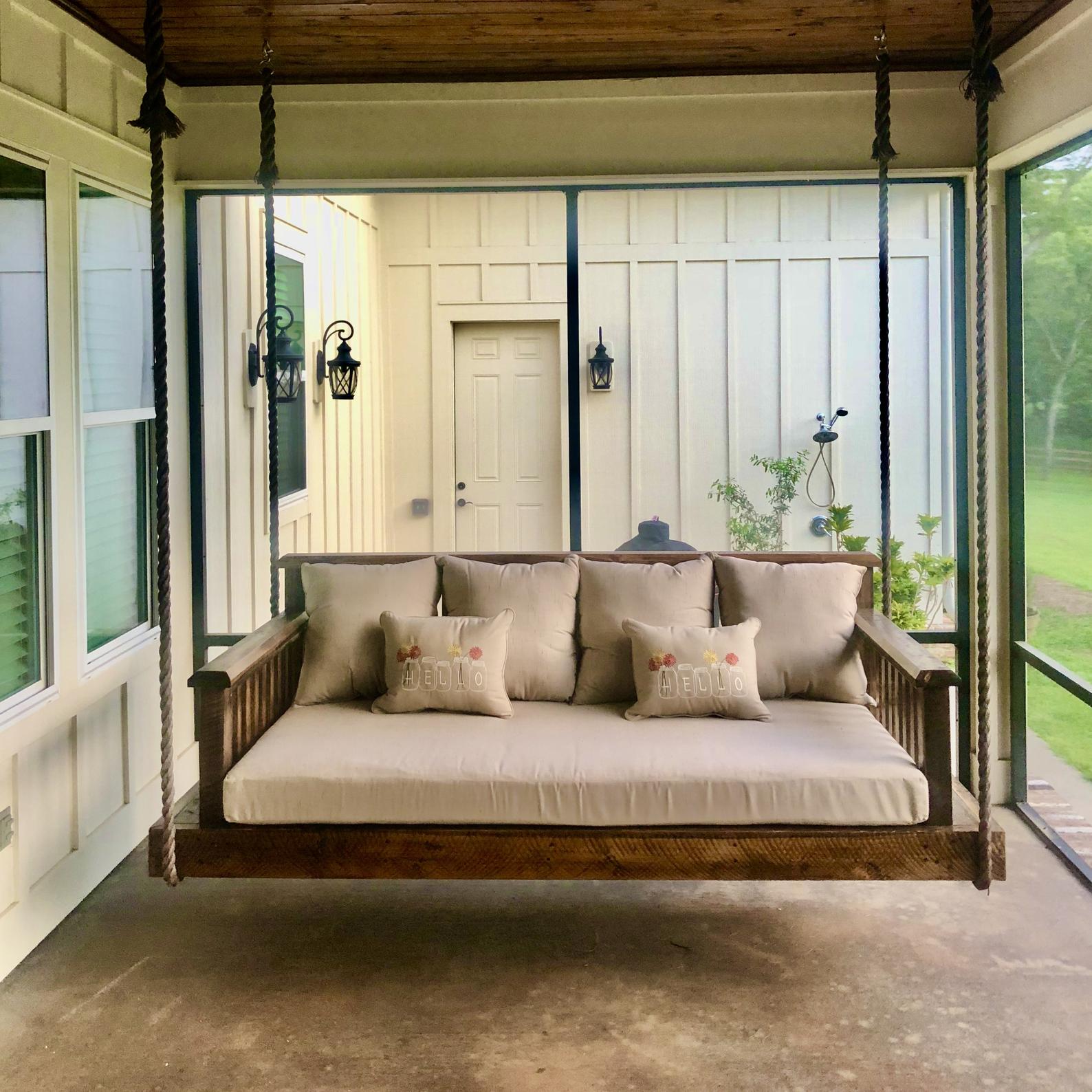 12 Seductively Serene Screened Porch Ideas