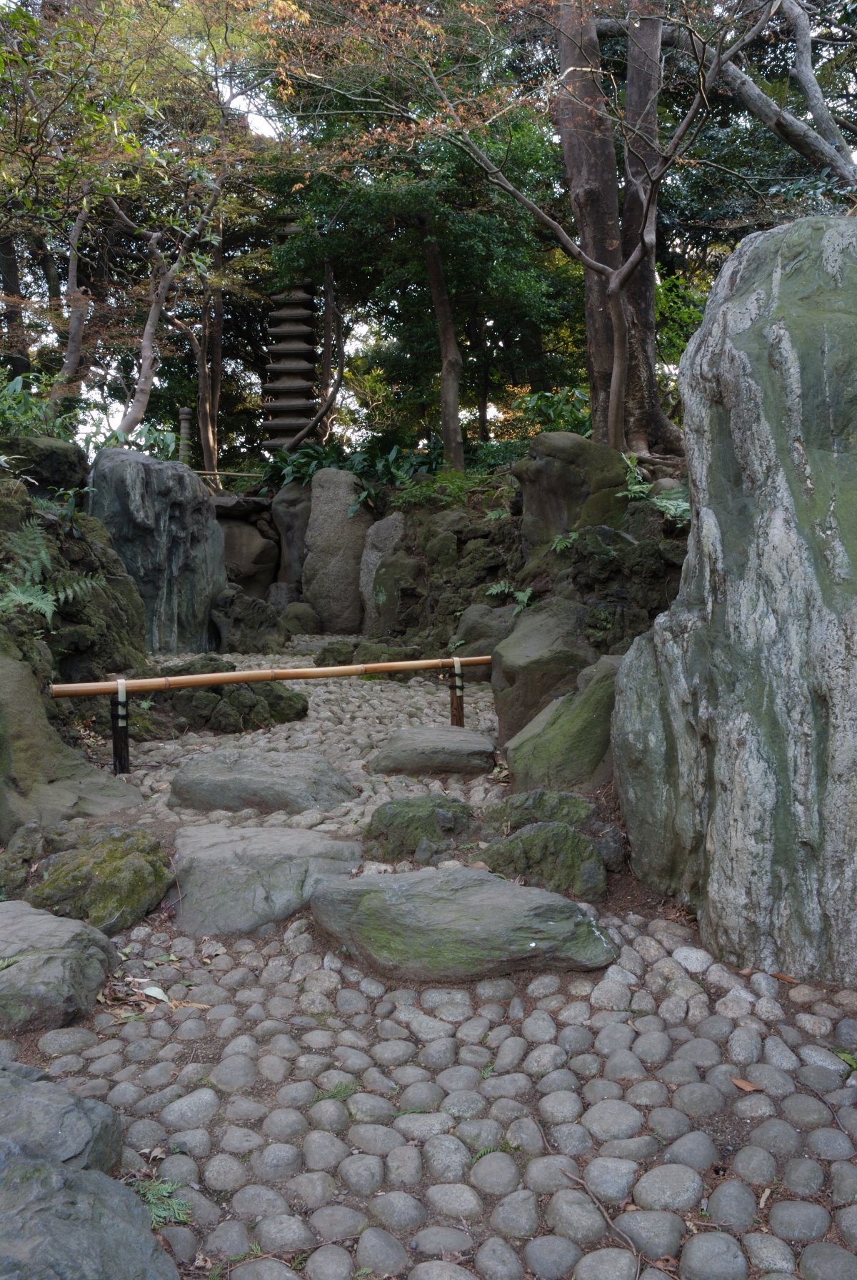 idées de jardin zen - cascade de pierres sèches