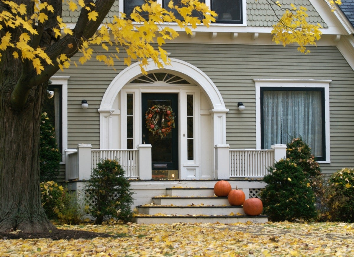 10 Tips for Successfully Selling Your House in the Fall