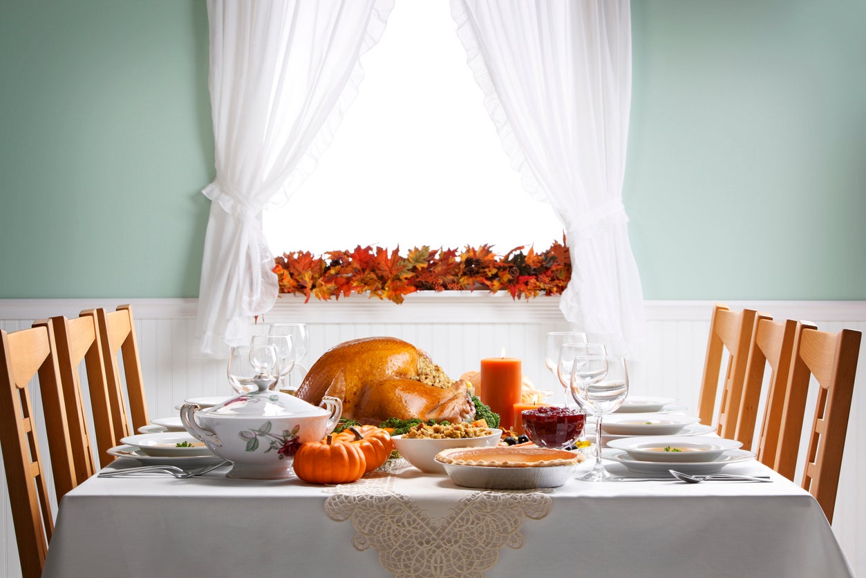 13 Tips for Fitting Everyone Around the Thanksgiving Table