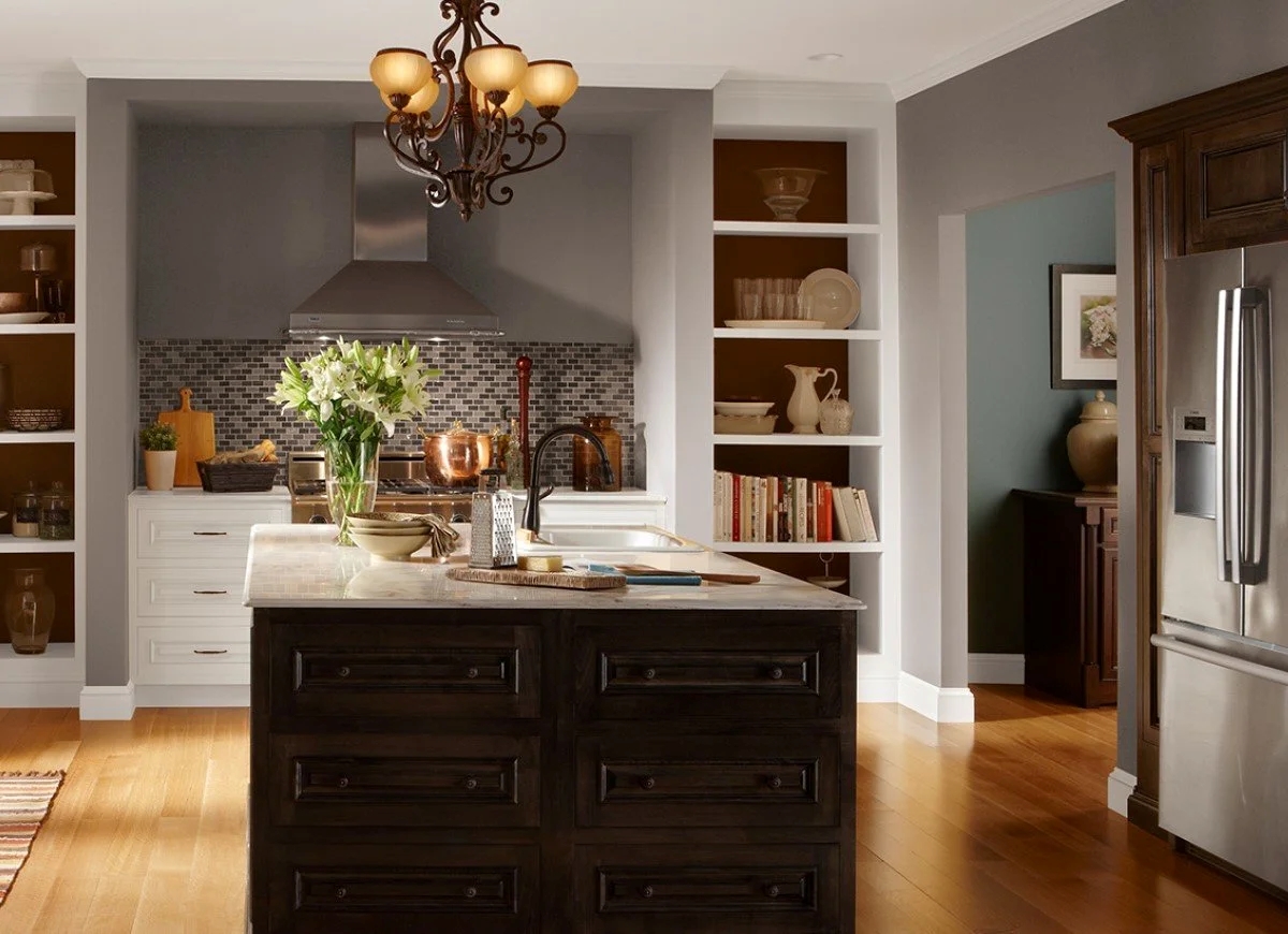 Kitchen with island in blue.