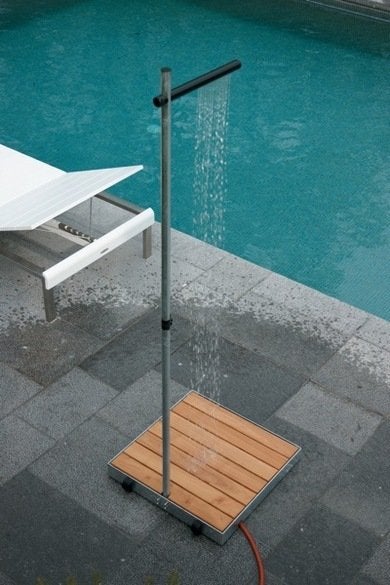 Outdoor Showers: The New Accessible Luxury