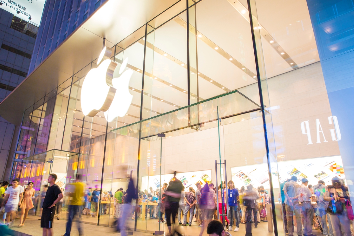 Busy Apple store.