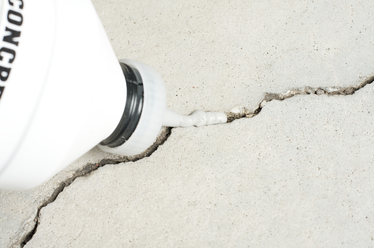 filling a concrete crack