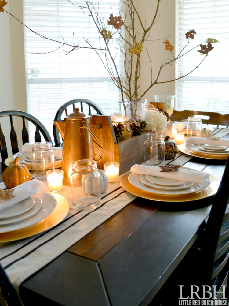 35 Fresh and Festive Ways to Dress Up Your Thanksgiving Table