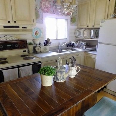 Before and After: 9 Totally Amazing Mobile Home Makeovers