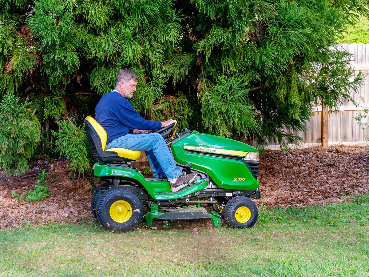 The Best John Deere Lawn Tractor Options