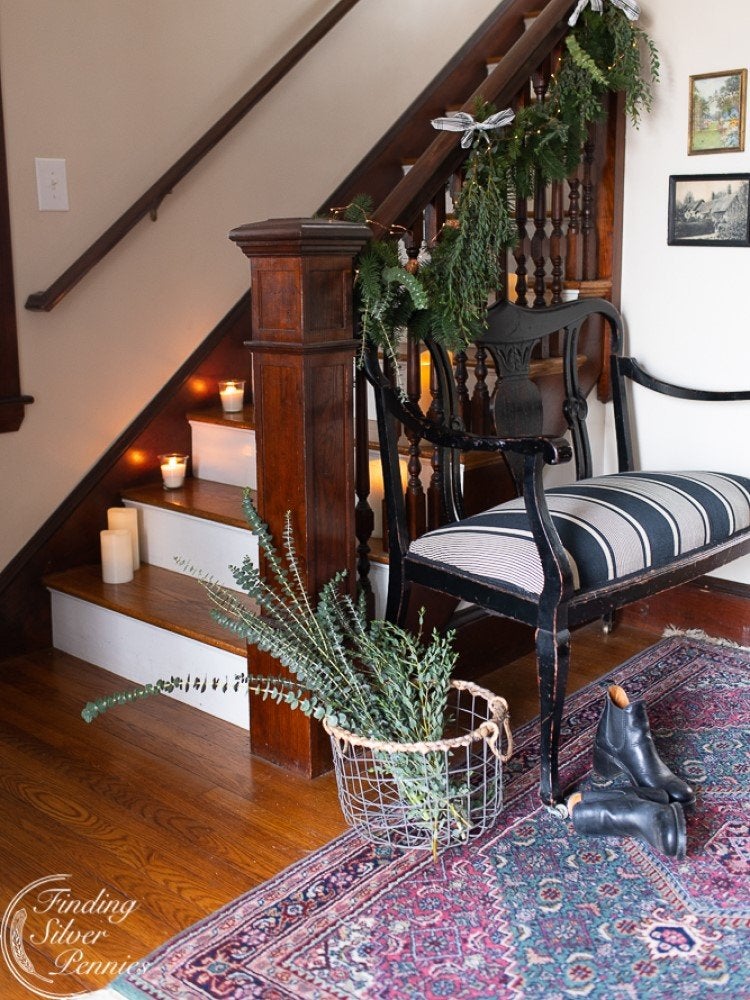 15 Ways to Decorate the Staircase This Holiday Season