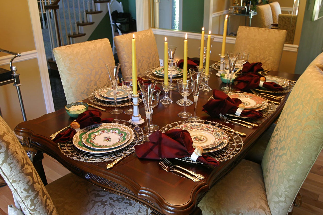 13 Tips for Fitting Everyone Around the Thanksgiving Table