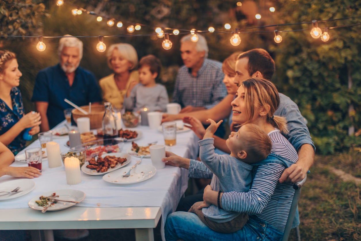 13 Tips for Fitting Everyone Around the Thanksgiving Table