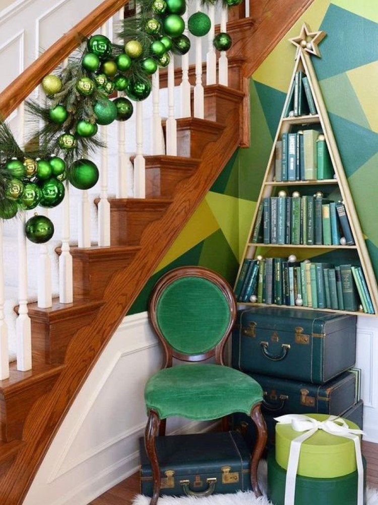 15 Ways to Decorate the Staircase This Holiday Season