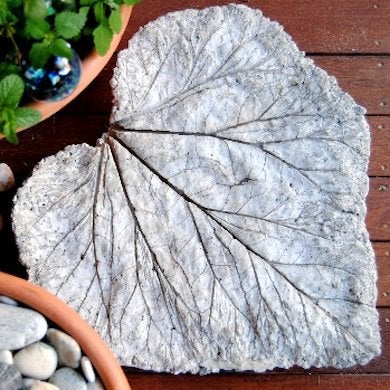 10 DIY Step Stones to Brighten Any Garden Walk