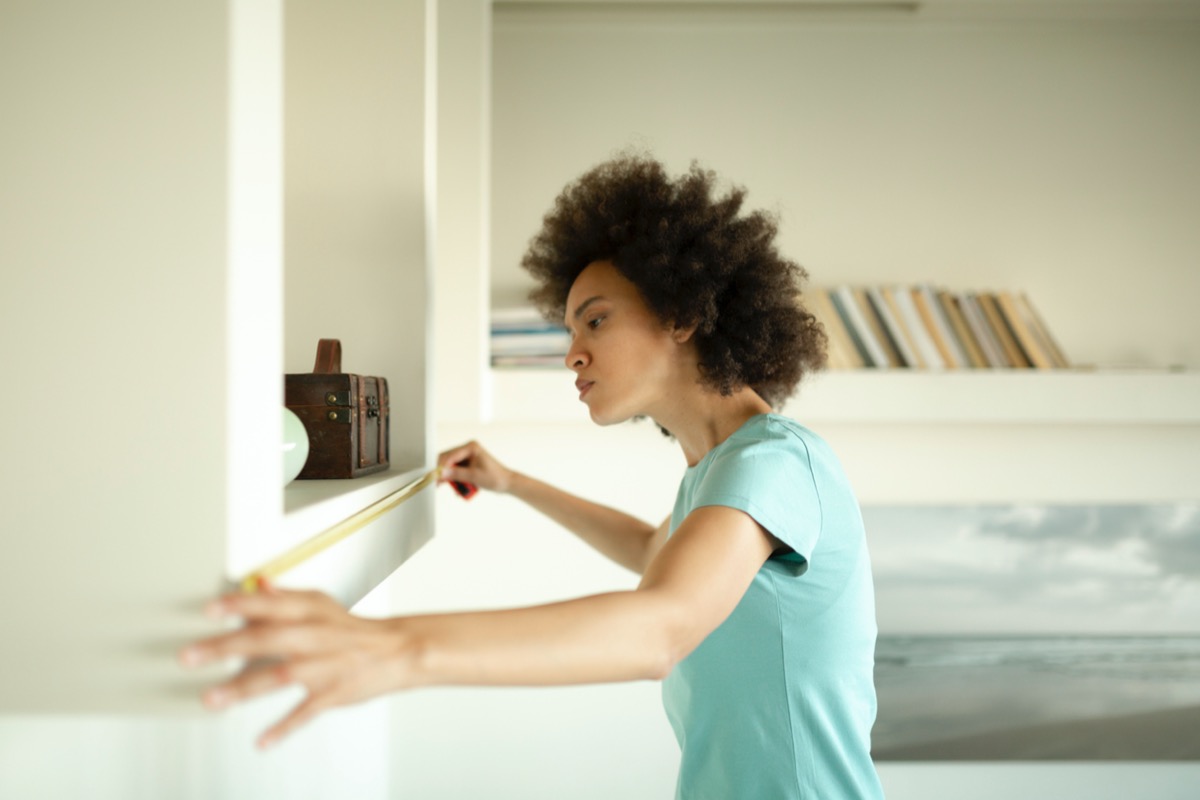 how to decorate shelves