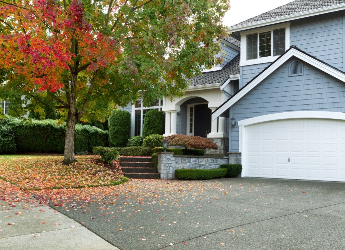 10 Tips for Successfully Selling Your House in the Fall