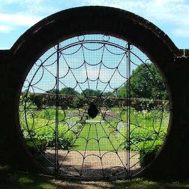 Great Entrances: 10 Welcoming Garden Gates