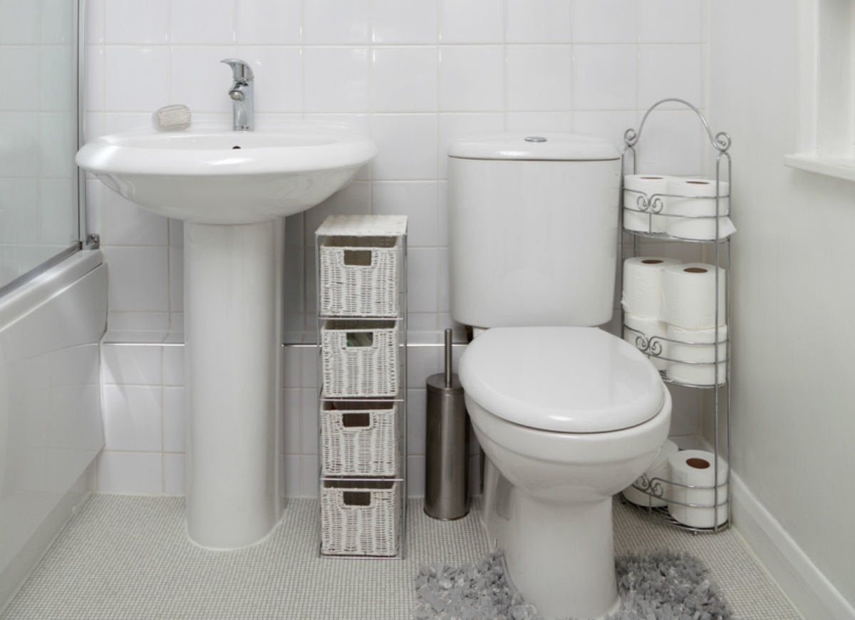 8 Tips for Remodeling a Tiny Bathroom