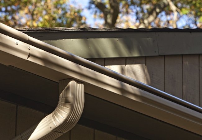 3 Wacky Tricks for Cleaning Gutters—Plus 1 Good Idea