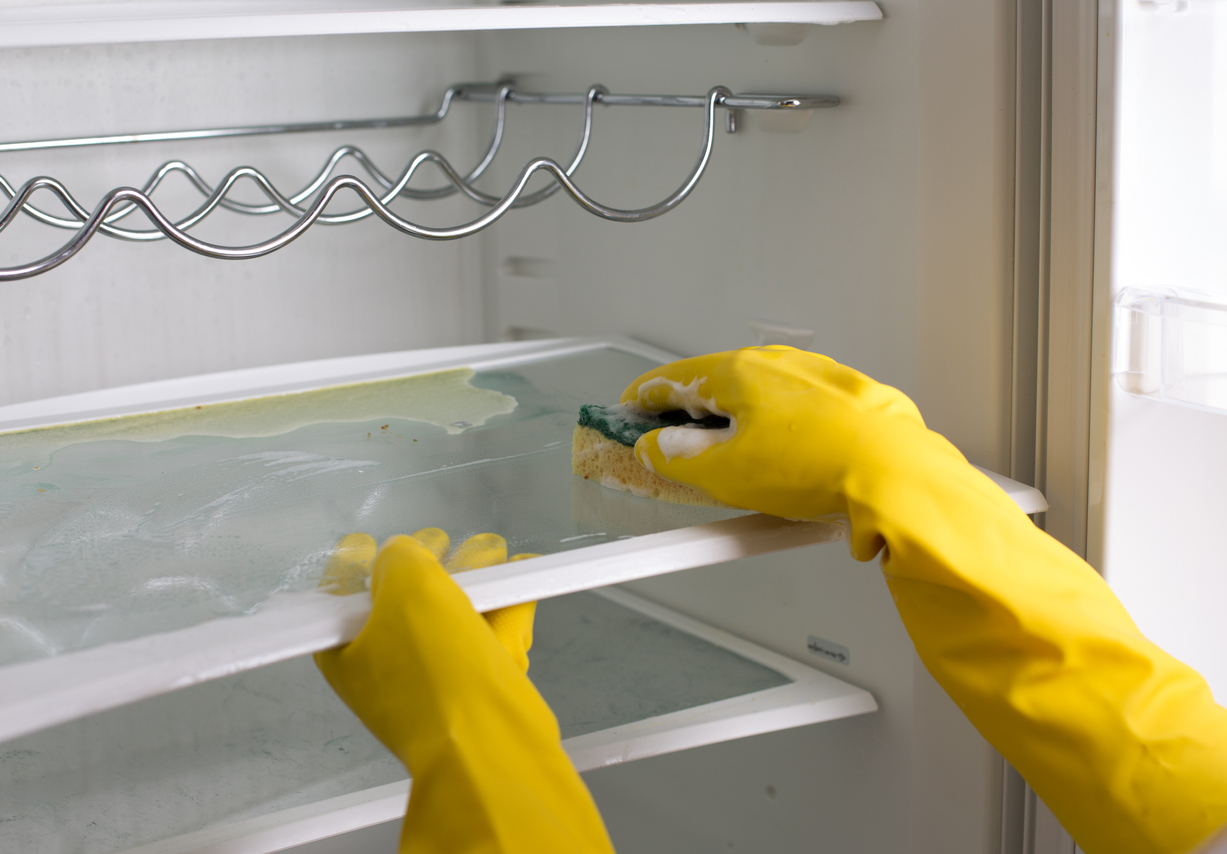 iStock-1142449586 must dos December deep cleaning fridge