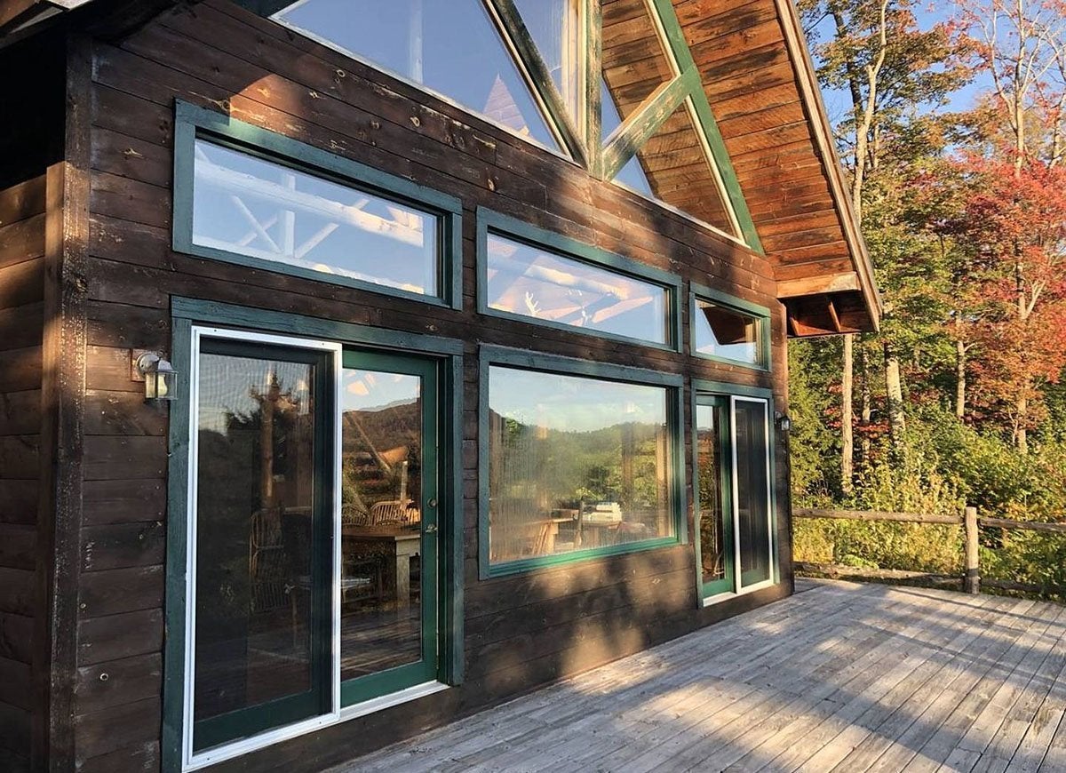 15 Off-the-Grid Homes for Sale Right Now