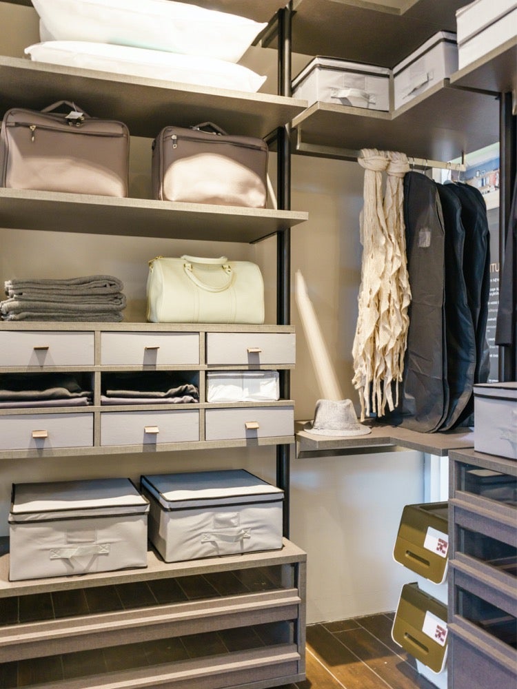 20 Beautiful Walk-In Closet Ideas for Organization