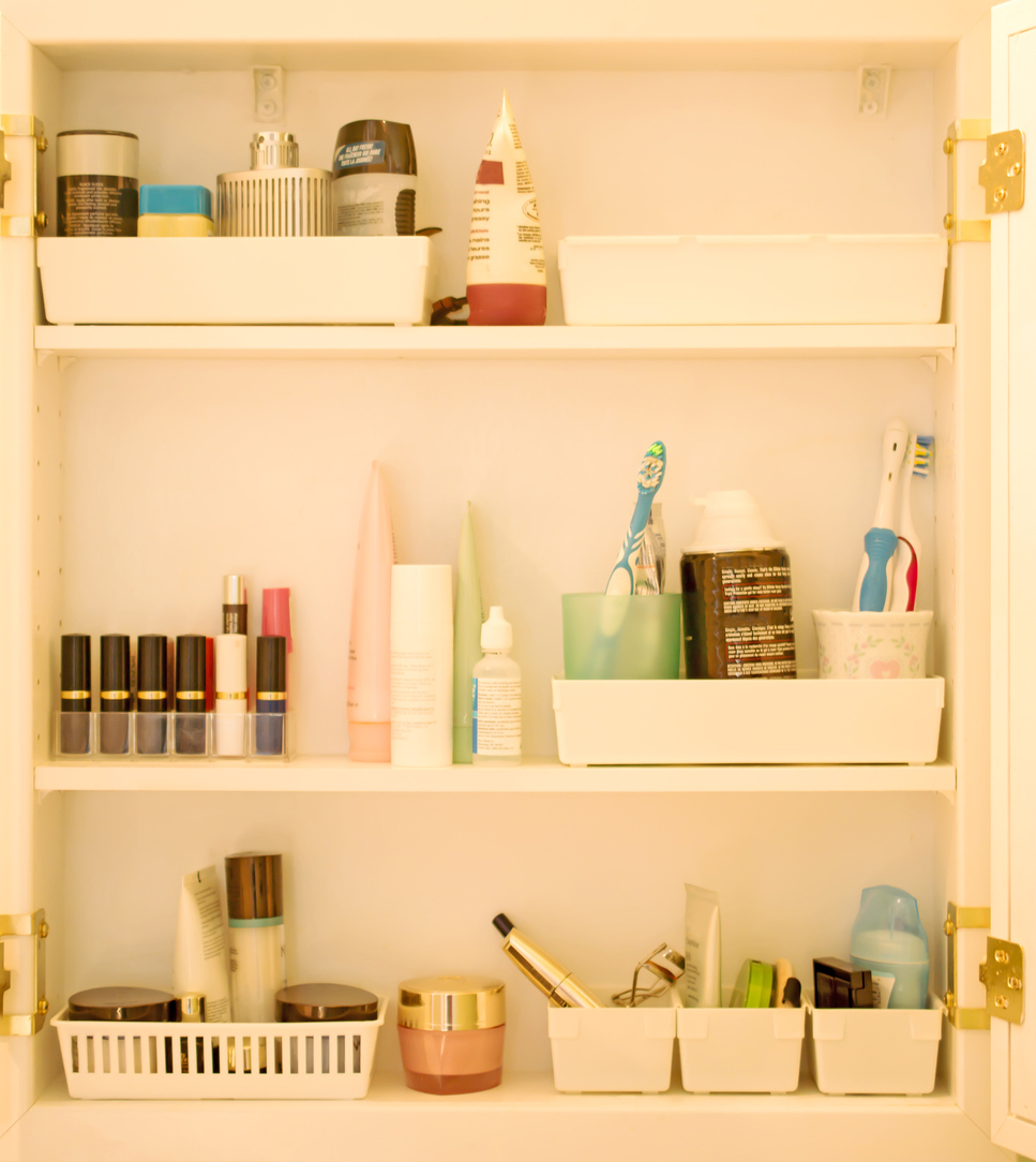 how to organize medicine cabinet