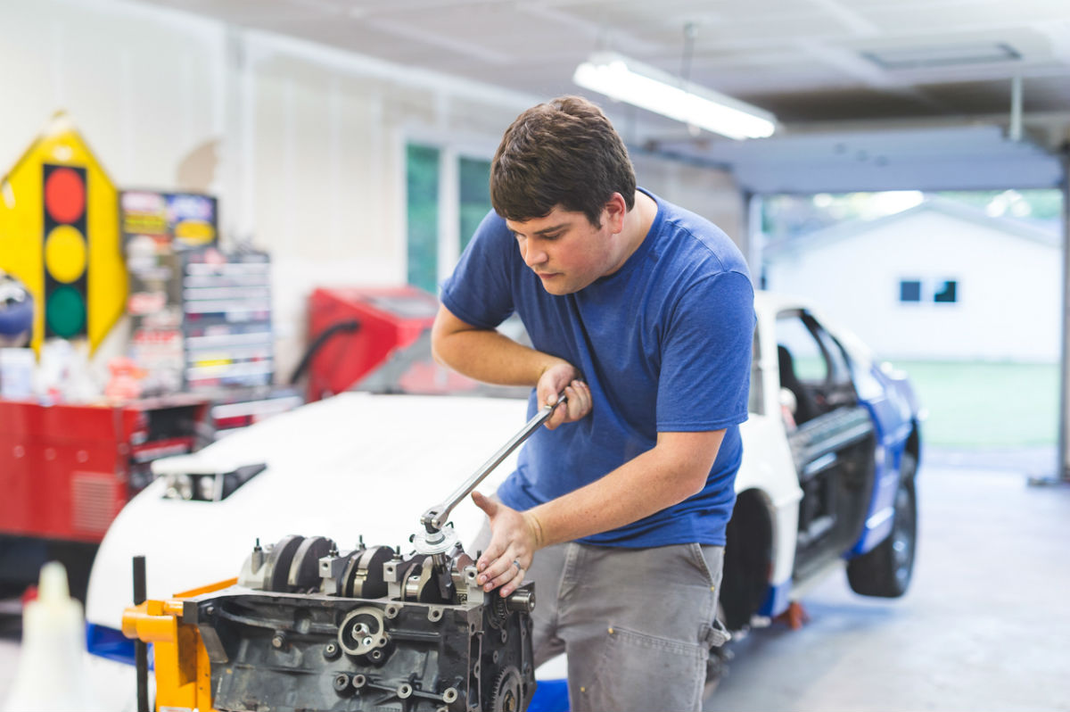 10 Tips to Improve Your Garage Lighting