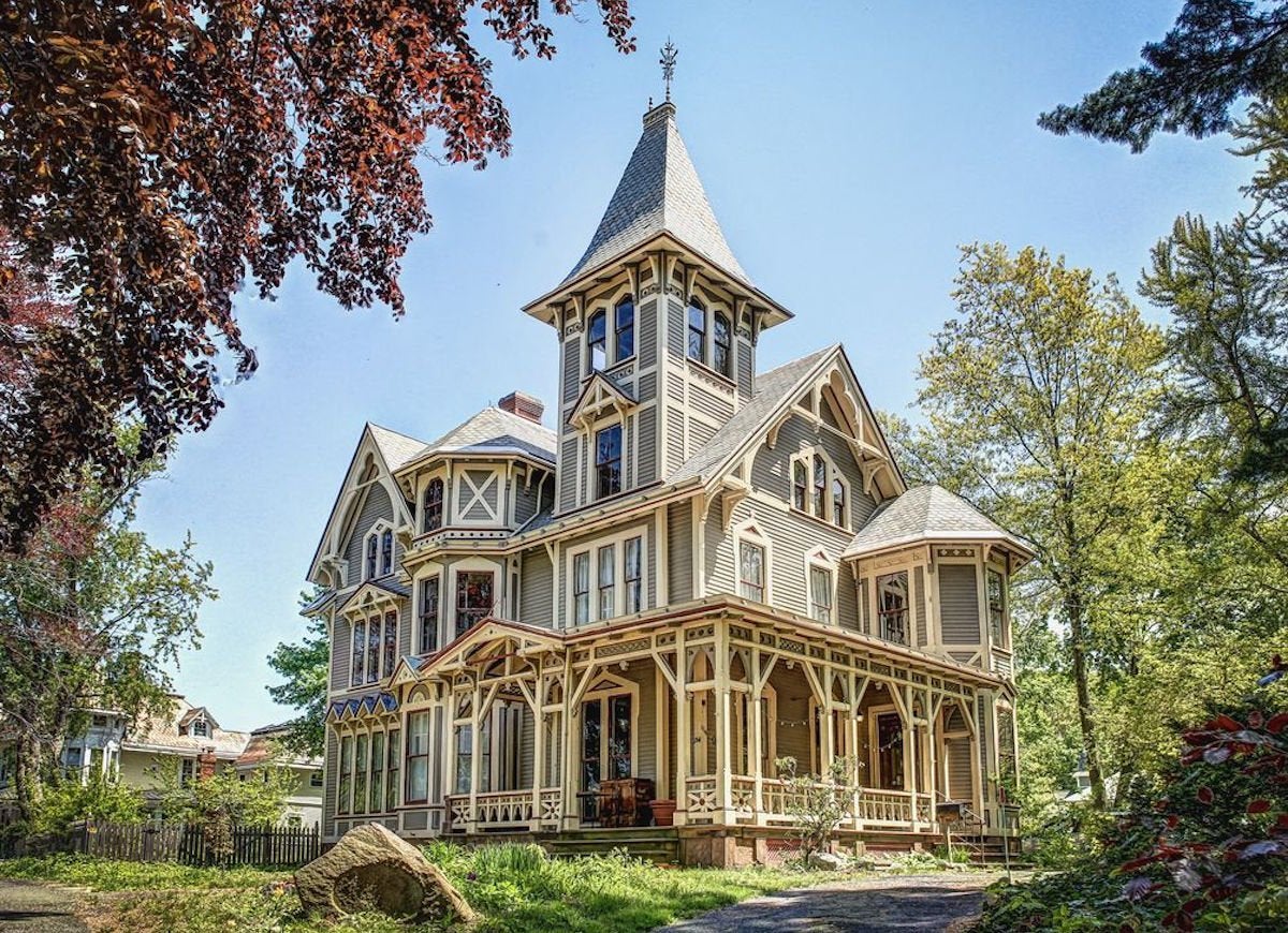 18 Victorian Homes We Love