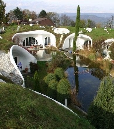 12 maisons de Hobbit qui vous donneront envie de déménager sous terre