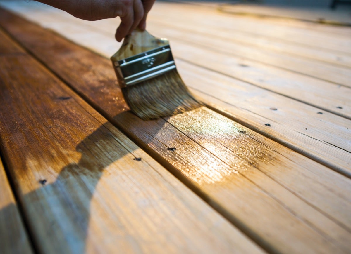 8 erreurs de teinture de terrasse que font la plupart des bricoleurs